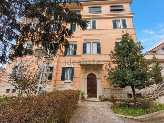 Appartamento in vendita di 300 m² in Via Loreto Mattei