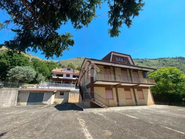 Appartamento in vendita di 300 m² in Via Littorio