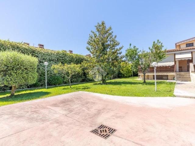 Appartamento in vendita di 300 m² in Via Massa di San Giuliano, 270