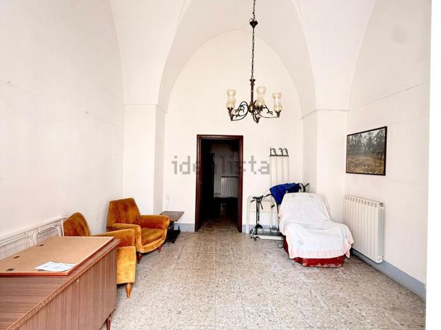 Appartamento in vendita di 300 m² in Via Nazario Sauro, 34