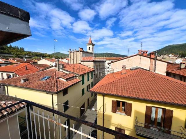 Appartamento in vendita di 300 m² in Via Tiberina