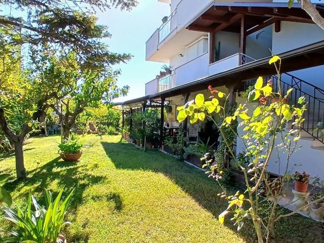 Appartamento in vendita di 300 m² in Via Trigno, 3