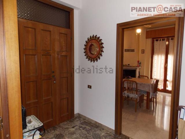 Appartamento in vendita di 300 m² in Via Ugo Foscolo