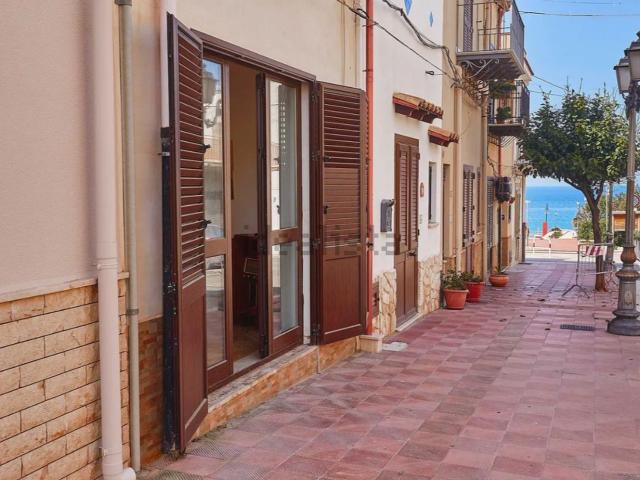 Appartamento in vendita di 300 m² in Via V. E. Orlando, 14