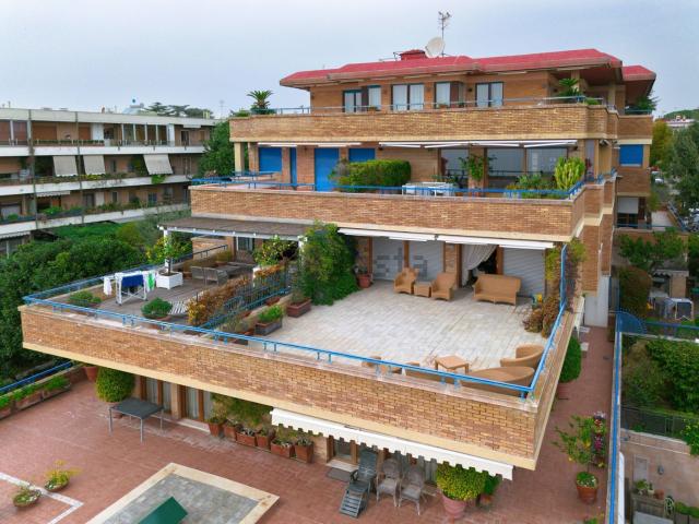 Appartamento in vendita di 300 m² in Via Vincenzo Padula