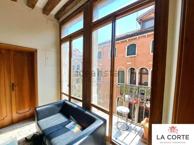 Appartamento in vendita di 300 m² in Calle dei Boteri, 1543