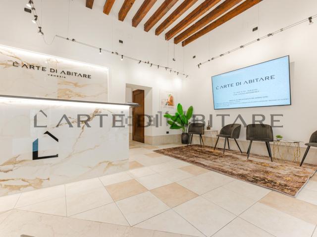 Appartamento in vendita di 300 m² in Calle dei Frati, 937