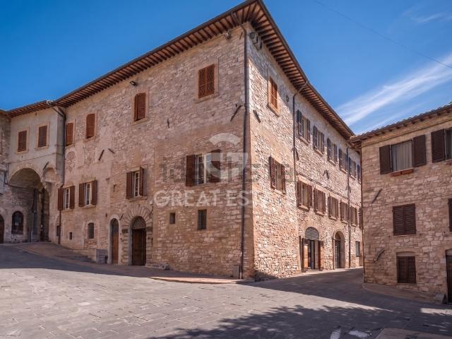 Appartamento in vendita di 420 m² in Piazza Chiesa Nuova