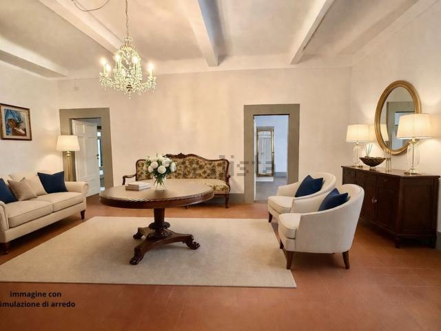 Appartamento in vendita di 300 m² in Piazza San Pietro Somaldi