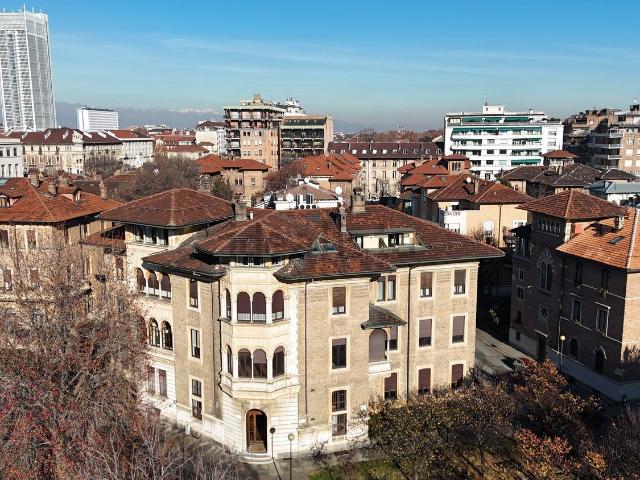 Appartamento in vendita di 300 m² in Piazzale Duca d&apos Aosta, 18