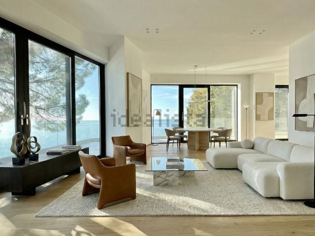 Appartamento in vendita di 300 m² in Strada Costiera, 194
