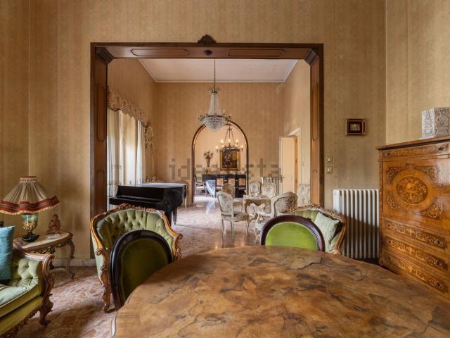 Appartamento in vendita di 301 m² in Viale Vittorio Veneto, 50