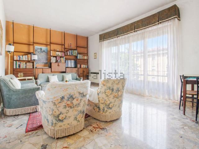 Appartamento in vendita di 303 m² in Via Indipendenza