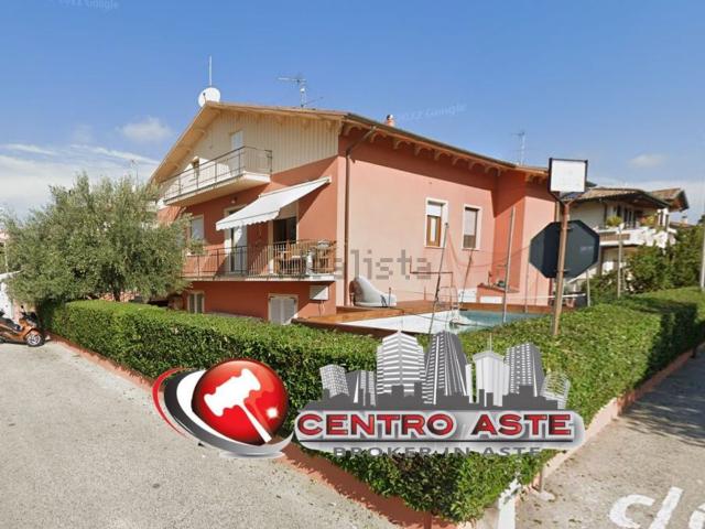 Appartamento in vendita di 303 m² in Via Vittorio Veneto