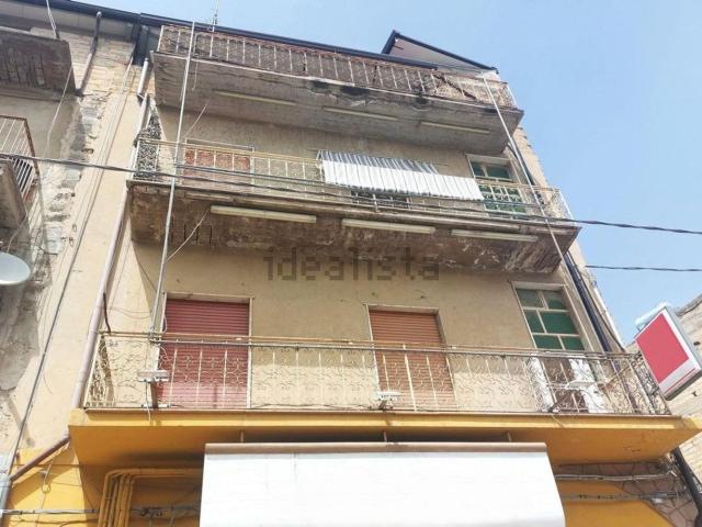 Appartamento in vendita di 303 m² in Viale Mario Gori, 178