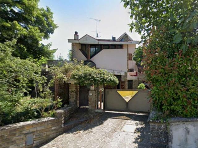 Appartamento in vendita di 304 m² in Via Giardini, 1