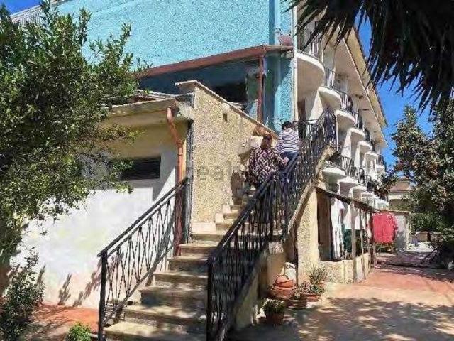 Appartamento in vendita di 305 m² in Contrada Coreca, 51