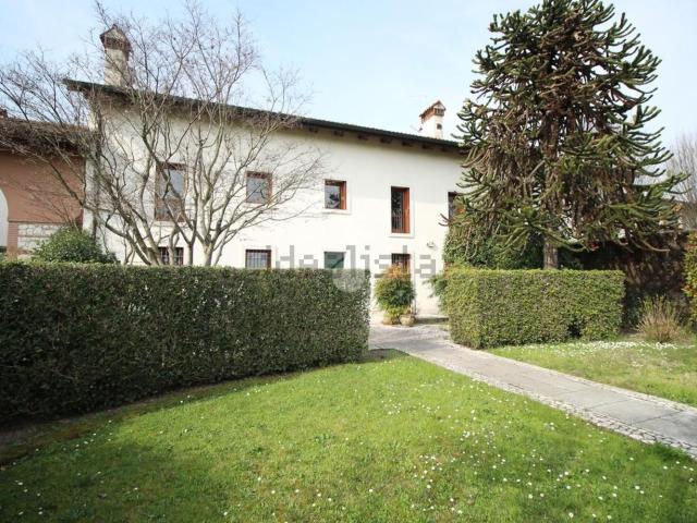 Appartamento in vendita di 305 m² in Strada di Bertesina, 279
