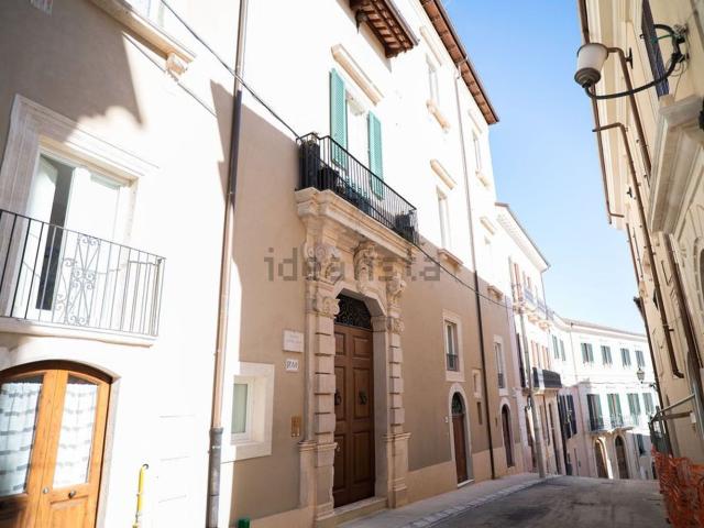 Appartamento in vendita di 306 m² in Via Cimino, 44