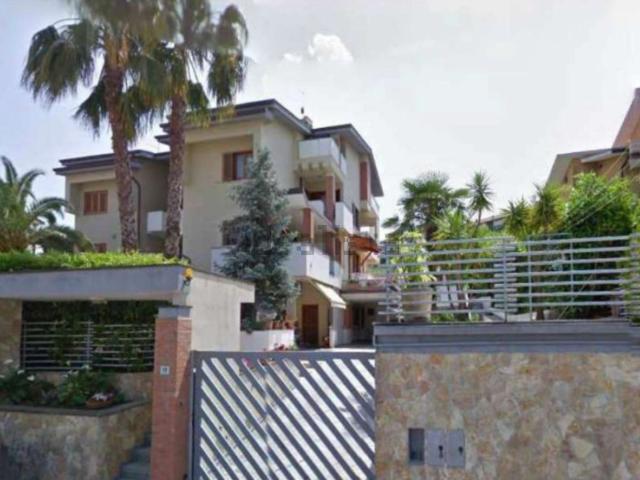 Appartamento in vendita di 306 m² in Via della Cultura