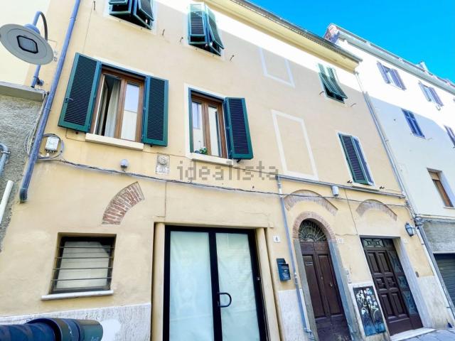 Appartamento in vendita di 306 m² in Via Montanara