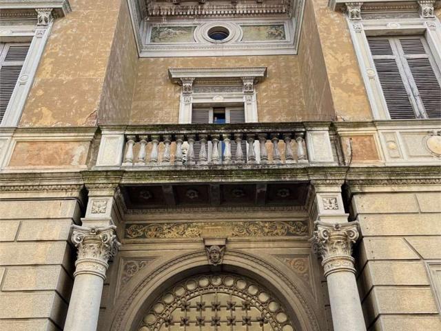 Appartamento in vendita di 307 m² in Via Vincenzo Monti, 8