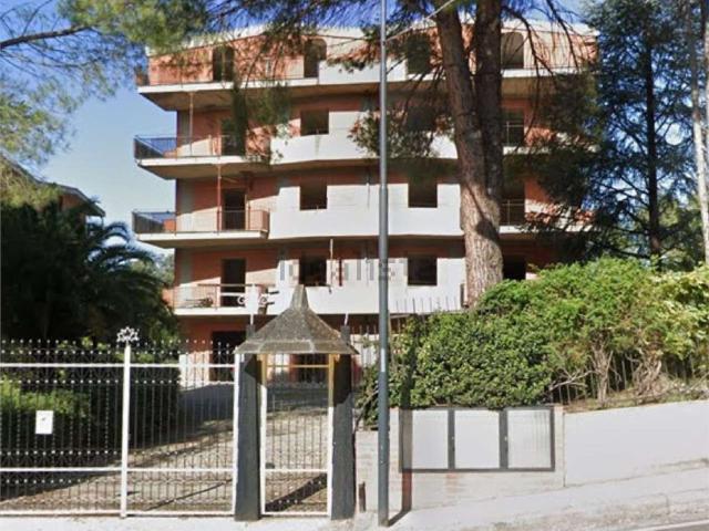 Appartamento in vendita di 308 m² in Via Alcide De Gasperi