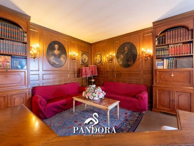 Appartamento in vendita di 308 m² in Via Marche, 16