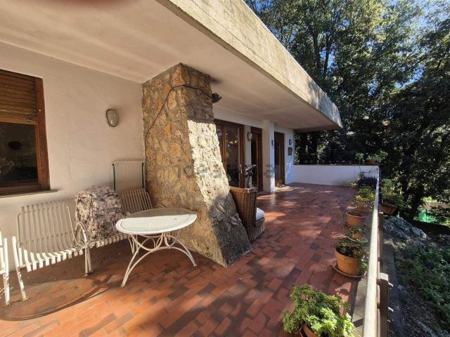 Appartamento in vendita di 309 m² in Via Norma Parenti