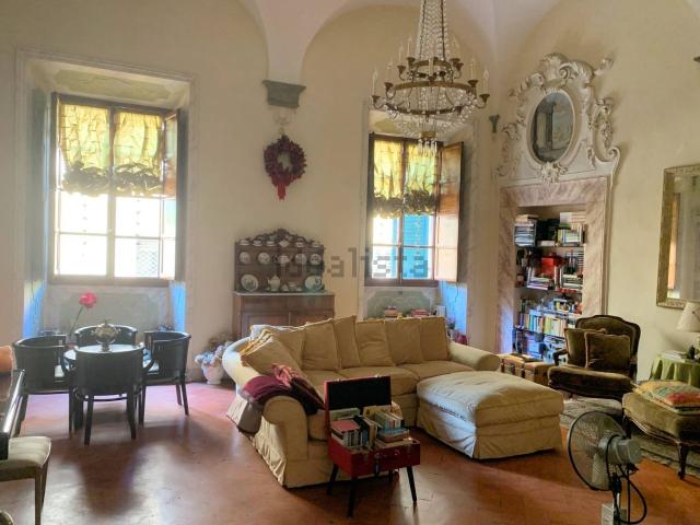 Appartamento in vendita di 310 m² in Via Abbi Pazienza