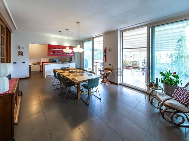 Appartamento in vendita di 310 m² in Via Giuseppe Rossi