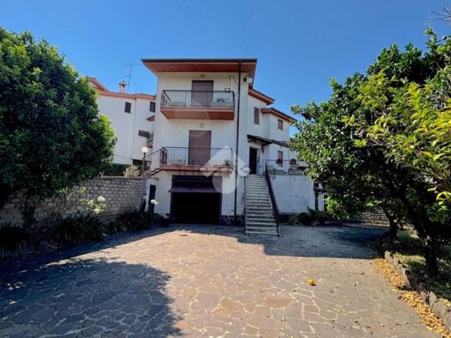 Appartamento in vendita di 310 m² in Via Giovanni Segantini, 8