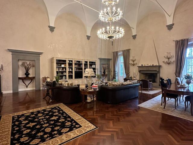 Appartamento in vendita di 310 m² in Via Sant&apos Ilario