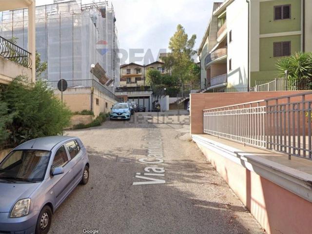 Appartamento in vendita di 313 m² in Via Camillo D&apos Onofrio, 8