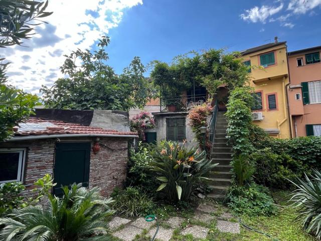 Appartamento in vendita di 315 m² in Via Edoardo Ghiglini, 96
