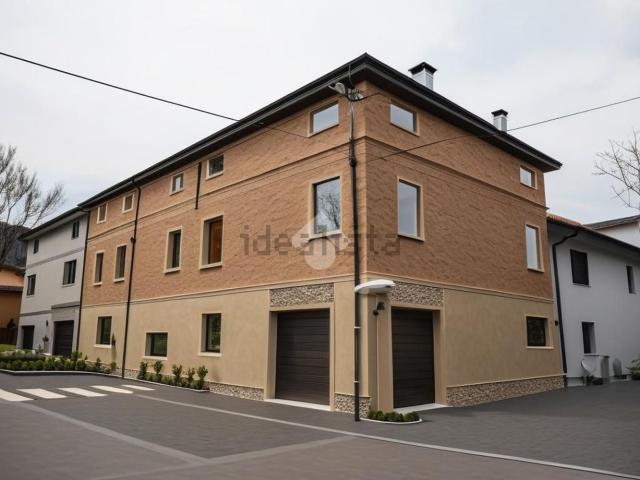 Appartamento in vendita di 315 m² in Viale Eugenio Zanasi, 25