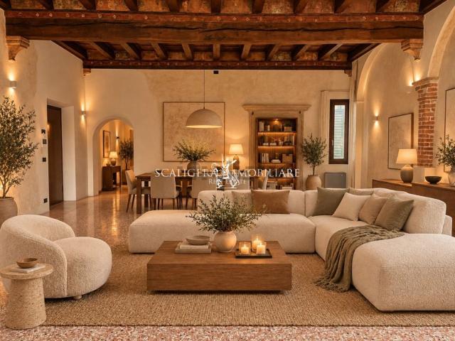 Appartamento in vendita di 315 m² in Piazza Erbe