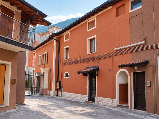 Appartamento in vendita di 316 m² in Via Alcide De Gasperi