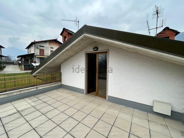 Appartamento in vendita di 318 m² in Via Generale Dalla Chiesa, 10