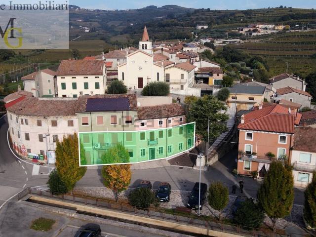 Appartamento in vendita di 320 m² in Piazza Salvo D&apos Acquisto, 10