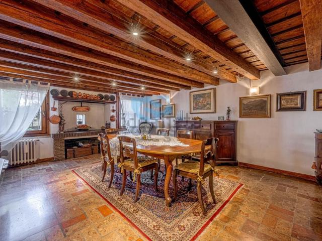 Appartamento in vendita di 320 m² in Via Antonio Canova