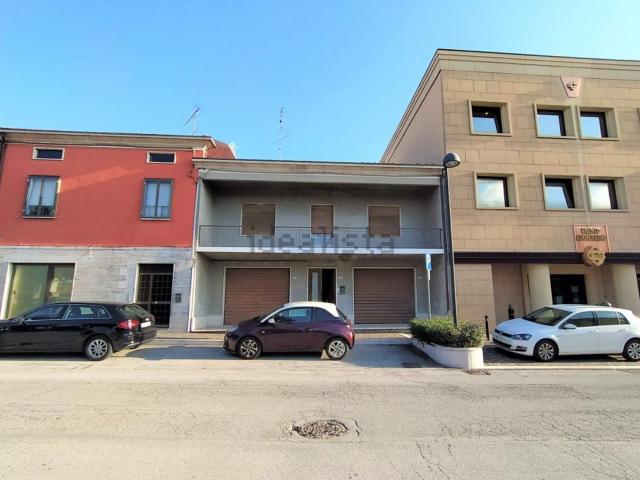 Appartamento in vendita di 320 m² in Via Giacomo Matteotti, 14