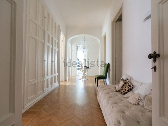 Appartamento in vendita di 320 m² in Via Giacomo Matteotti