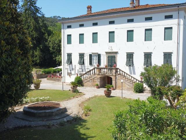 Appartamento in vendita di 320 m² in Via dei Sodini, 38