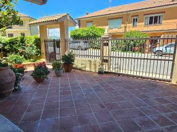 Appartamento in vendita di 320 m² in Via Nazionale, 82