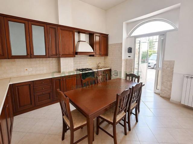 Appartamento in vendita di 320 m² in Via Roma
