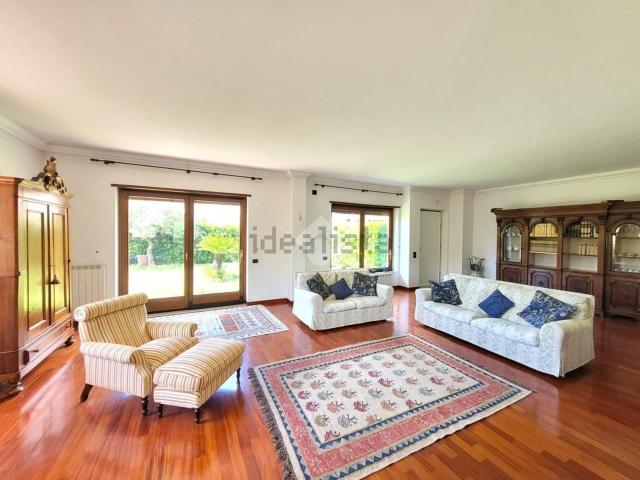 Appartamento in vendita di 320 m² in Via Trociano, 23