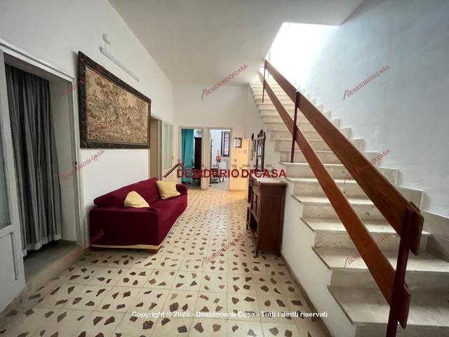 Appartamento in vendita di 320 m² in Viale della Rimembranza, 4