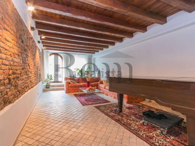 Appartamento in vendita di 320 m² in Borgo Camillo Benso Conte di Cavour, 1