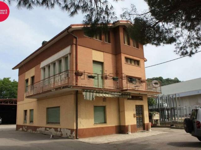 Appartamento in vendita di 321 m² in Contrada Paganelli, 36